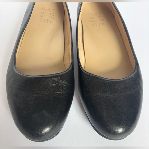 Naturalizer Maxwell Black Leather Round Toe Flats - Picture 8 of 12
